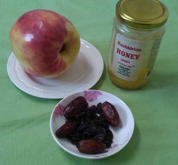 Яблоко, финики, изюм и мед