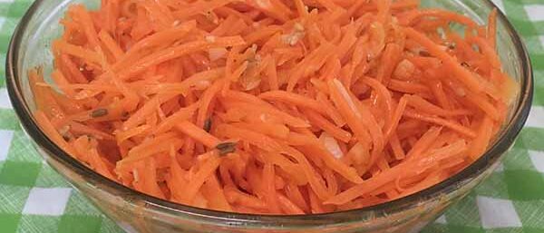 Острый салат из моркови