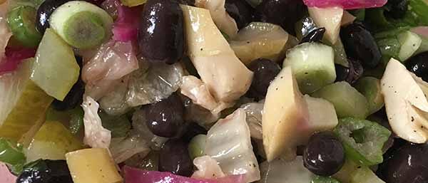 Трапеза: Черная фасоль, маринованная капуста и соленые грибы